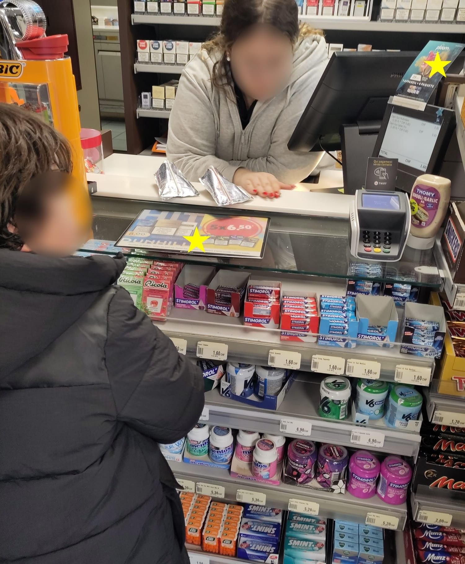 At the cash register of a kiosk in Lausanne, there are numerous advertisements for tobacco and nicotine